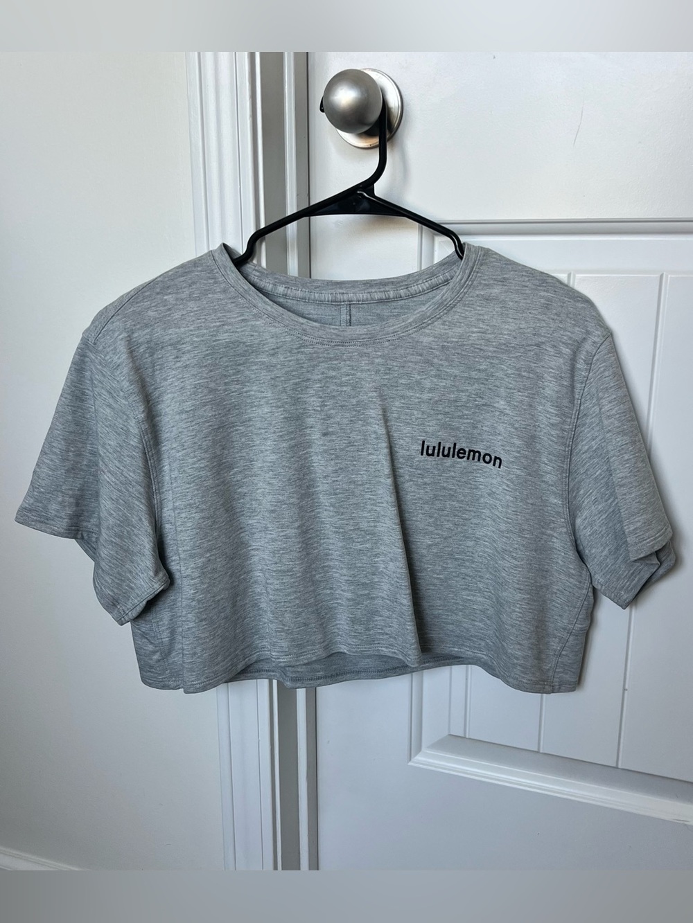 Lululemon Gray Cropped Tee